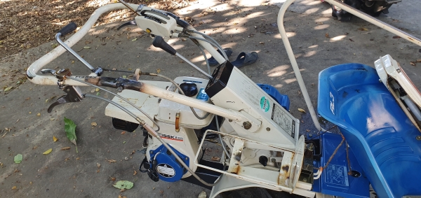 รถเกี่ยวข้าวมัดทิ้ง  สอบถามได้ครับ id 0819170852 ราคา 14500 บาท