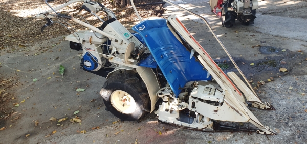 รถเกี่ยวข้าวมัดทิ้ง  สอบถามได้ครับ id 0819170852 ราคา 14500 บาท