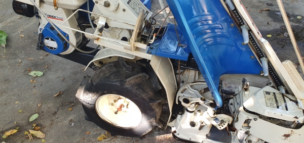 รถเกี่ยวข้าวมัดทิ้ง  สอบถามได้ครับ id 0819170852 ราคา 14500 บาท