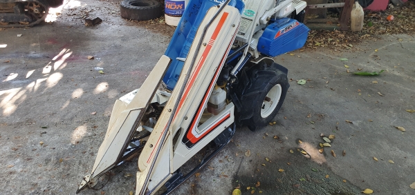 รถเกี่ยวข้าวมัดทิ้ง  สอบถามได้ครับ id 0819170852 ราคา 14500 บาท