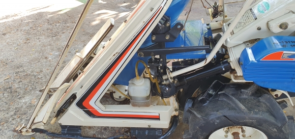 รถเกี่ยวข้าวมัดทิ้ง  สอบถามได้ครับ id 0819170852 ราคา 14500 บาท