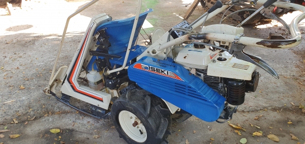 รถเกี่ยวข้าวมัดทิ้ง  สอบถามได้ครับ id 0819170852 ราคา 14500 บาท