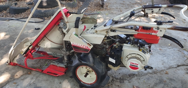 รถเกี่ยวข้าวมัดทิ้ง สอบถามได้ครับ id 0819170852 ราคา 14500