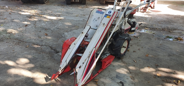 รถเกี่ยวข้าวมัดทิ้ง สอบถามได้ครับ id 0819170852 ราคา 14500