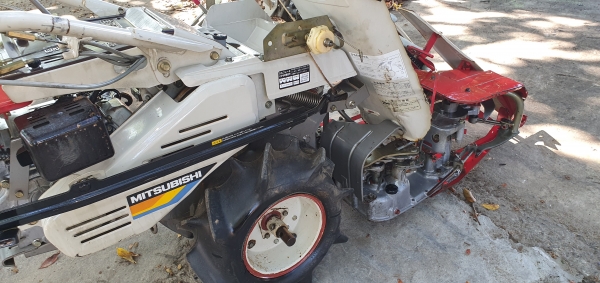 รถเกี่ยวข้าวมัดทิ้ง สอบถามได้ครับ id 0819170852 ราคา 14500