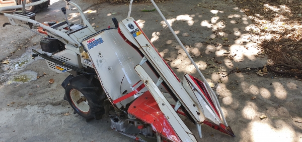 รถเกี่ยวข้าวมัดทิ้ง สอบถามได้ครับ id 0819170852 ราคา 14500