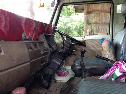 รถบรรทุก 6 ล้อ ยี่ห้อ HINO รุ่น KM777 รหัสเครื่อง WO4D ขนาด117 แรงม้า ยาง 825-16 -F หน้า-F หลัง รถสภ