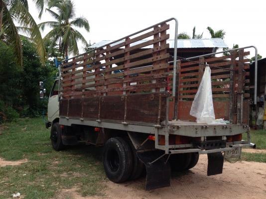 รถบรรทุก 6 ล้อ ยี่ห้อ HINO รุ่น KM777 รหัสเครื่อง WO4D ขนาด117 แรงม้า ยาง 825-16 -F หน้า-F หลัง รถสภ