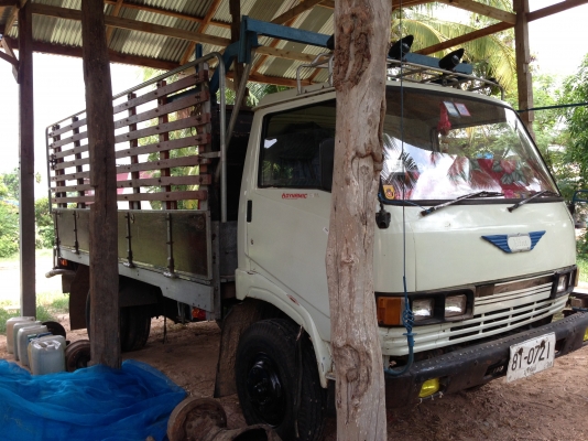 รถบรรทุก 6 ล้อ ยี่ห้อ HINO รุ่น KM777 รหัสเครื่อง WO4D ขนาด117 แรงม้า ยาง 825-16 -F หน้า-F หลัง รถสภ รถบรรทุก 6 ล้อ ยี่ห้อ HINO รุ่น KM777 รหัสเครื่อง WO4D ขนาด117 แรงม้า ยาง 825-16 -F หน้า-F หลัง รถสภ