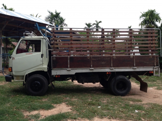 รถบรรทุก 6 ล้อ ยี่ห้อ HINO รุ่น KM777 รหัสเครื่อง WO4D ขนาด117 แรงม้า ยาง 825-16 -F หน้า-F หลัง รถสภ รถบรรทุก 6 ล้อ ยี่ห้อ HINO รุ่น KM777 รหัสเครื่อง WO4D ขนาด117 แรงม้า ยาง 825-16 -F หน้า-F หลัง รถสภ