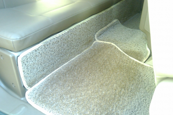 ขายพรมดักฝุ่นไวนิล รุ่น Full option 8 ชิ้น และชุดหุ้มเบาะหนังแท้ครบเซ็ท 2 ชุด (สีครีม) ของ navara cab ราคาถูก