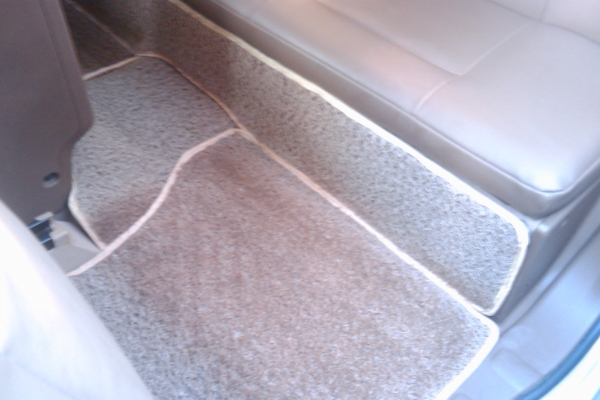 ขายพรมดักฝุ่นไวนิล รุ่น Full option 8 ชิ้น และชุดหุ้มเบาะหนังแท้ครบเซ็ท 2 ชุด (สีครีม) ของ navara cab ราคาถูก