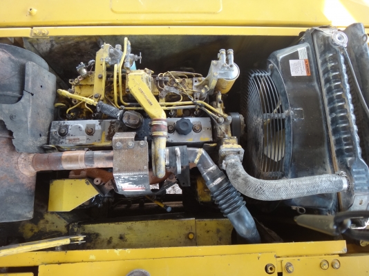 ขายด่วน  รถแบคโฮ  KOMATSU   200 รุ่น 6  สวยเดิมๆ เล่มทะเบียนครบ  พร้อมใช้งาน  แอร์ ไฟฟ้าครบ