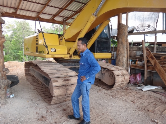 ขายด่วน  รถแบคโฮ  KOMATSU   200 รุ่น 6  สวยเดิมๆ เล่มทะเบียนครบ  พร้อมใช้งาน  แอร์ ไฟฟ้าครบ