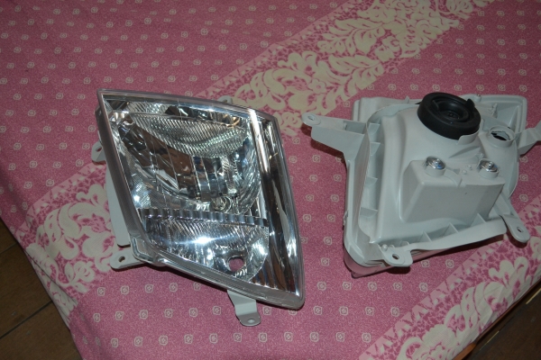 ขายโคมไฟหน้า D-max เป็นของใหม่ติดรถแล้วถอดเปลี่ยนเป็นโคมดำ