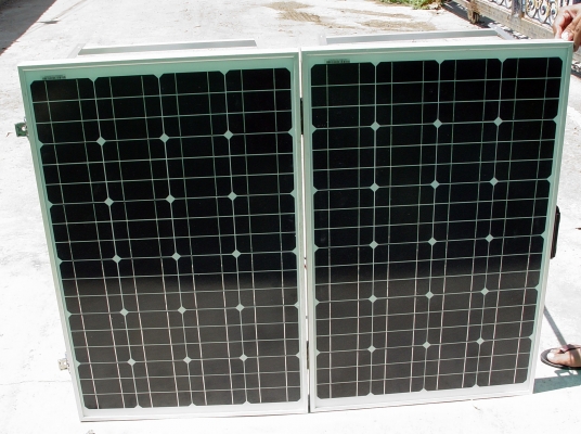 ขายโซล่าเซลล์ฉบับกระเป๋า 120 วัตต์ พกพาสะดวก เปิด-ปิดง่าย