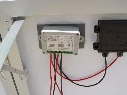 ขายโซล่าเซลล์ฉบับกระเป๋า 120 วัตต์ พกพาสะดวก เปิด-ปิดง่าย