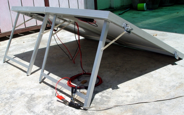 ขายโซล่าเซลล์ฉบับกระเป๋า 120 วัตต์ พกพาสะดวก เปิด-ปิดง่าย