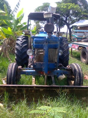 ขายรถไถนาฟอร์ด6610พร้อมเล่มทะเบียน2คันแยกขาย 280000บาท