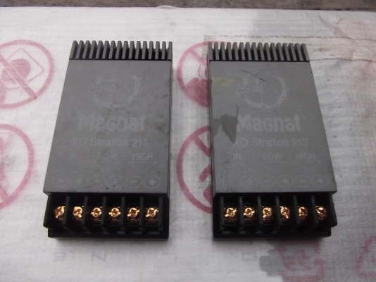 ตัวแยกเสียงยี้ห้อMagnatติดตู้มาจากญี่ปุ่นเทสแล้วใช้งานได้ดีครับ