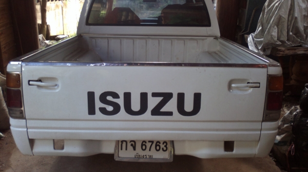 ขายรถบ้านสภาพดี อีซูซุ 4 ประตู สีขาว ปี 2534 ราคา 135,000  บาท  โทร 0810310365