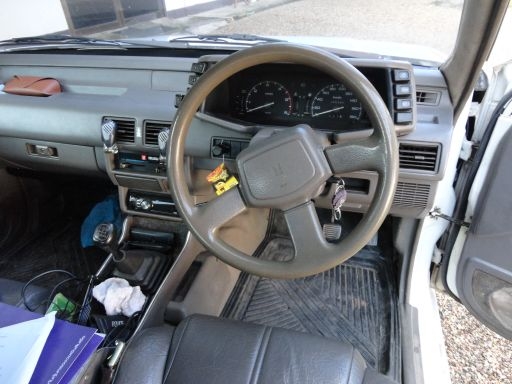 ขายรถบ้านสภาพดี อีซูซุ 4 ประตู สีขาว ปี 2534 ราคา 135,000  บาท  โทร 0810310365