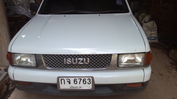 ขายรถบ้านสภาพดี อีซูซุ 4 ประตู สีขาว ปี 2534 ราคา 135,000  บาท  โทร 0810310365