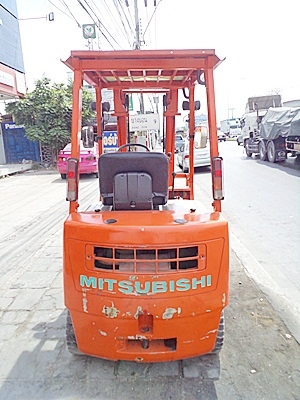 ขายรถยกมิตซูบิชิ 1.5 ตัน (รุ่นใหม่) เครื่องเบนซิน  กระบอกคู่   เสาสูง 3 เมตร  พวงมาลัยเพาเว่อร์  สีเดิมจากนอก นำเข้าจากญี่ปุ่น ใช้งานได้ทันที