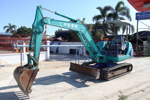 มือสองญี่ปุ่นนำเข้าเอง แบคโฮ KOMATSU-PC30-7 s.n.26661 ใช้งาน 4,011 ช.ม. มือสองญี่ปุ่นแท้ สภาพดี รถพร้อมใช้ ราคาคุยกันได้ มีบริการขนส่ง