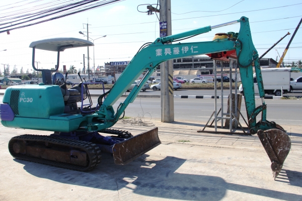 มือสองญี่ปุ่นนำเข้าเอง แบคโฮ KOMATSU-PC30-7 s.n.26661 ใช้งาน 4,011 ช.ม. มือสองญี่ปุ่นแท้ สภาพดี รถพร้อมใช้ ราคาคุยกันได้ มีบริการขนส่ง