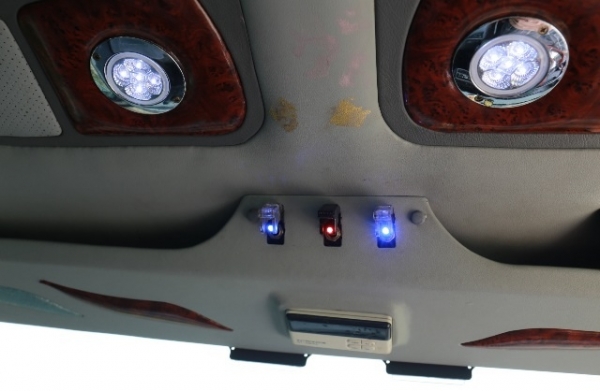 ขายรถตู้toyotaหัวจรวด หลังคาเตี้ย vip