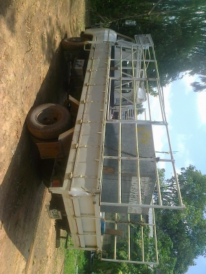 ขาย หกล้อ นิสสันคาบอนส์