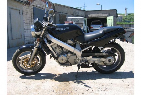 ขายคร้าบ HONDA BROSS 400 ทะเบียนเเท้ โอนขนส่ง