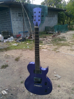 ขายกีต้าไฟฟ้าหรือแลกกับรถสภาพเก่าพวก c  a100  yl ถ้าจะให้แปะเงินก็ได้ กีต้าเล่นได้เลยเสียงดีครับ
