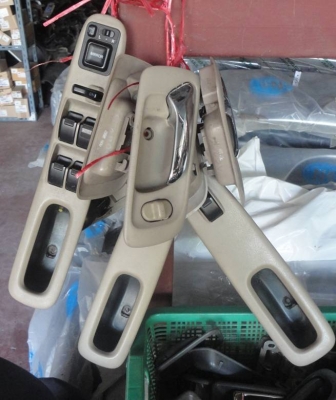 ขอลงรายการHONDA ฮอนด้า แอคคอร์ด ปี 2000 โฉมงูเห่า หลายรายการครับ