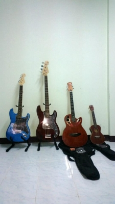 ขายเบส+ กีต้าไฟ +หลังเต่า