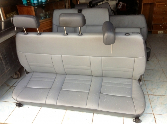เบาะรถตู้หนังทั้งชุด