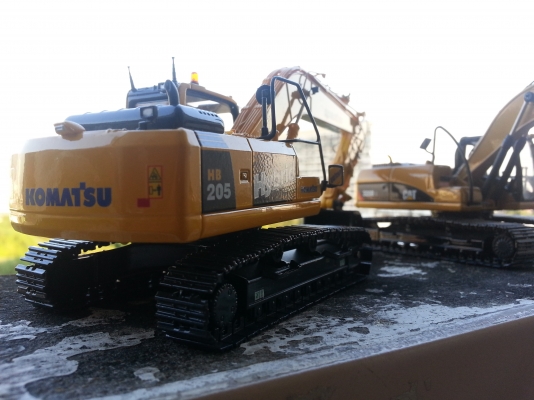 komutsu HB205 Hybrid เหมือนจริงมากคับ พร้อมส่งครับ komutsu HB205 Hybrid เหมือนจริงมากคับ พร้อมส่งครับ