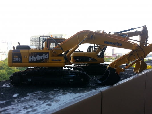 komutsu HB205 Hybrid เหมือนจริงมากคับ พร้อมส่งครับ