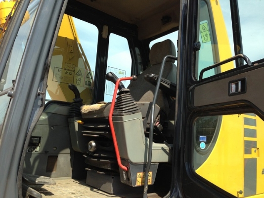 ขายรถแบคโฮ KOMATSU สภาพสวยมากๆ