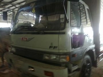 รถฮีโน่ 6 ล้อ ตู้แห้ง FF195 แรงม้า ปี 35  สนใจติดต่อ 081 - 6079515