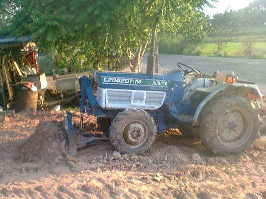 ขายรถไถคูโบต้า L2002  ขับเคลื่อน 4 ล้อ พร้อมอุปกรณ์