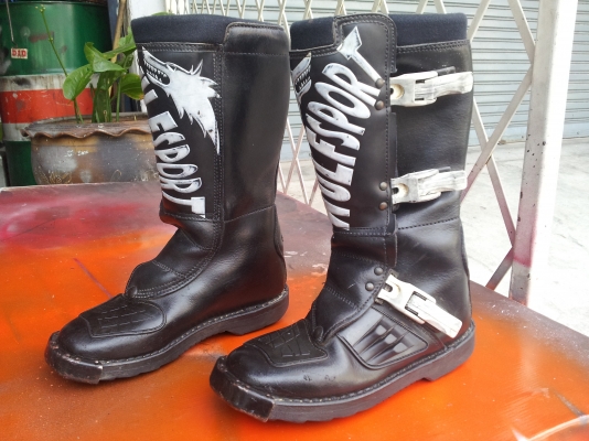 ขออนุญาตครับ ขายรองเท้าโมโตครอสคู่เดียวครับ size 36