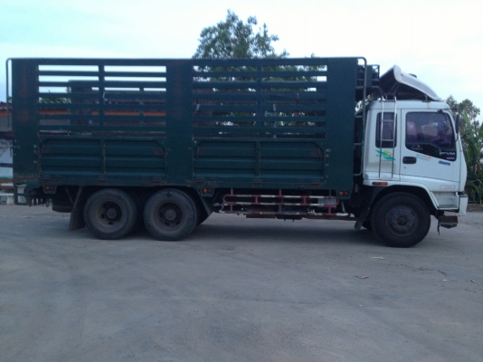 รถบรรทุก 10ล้อยี่ห้อ ISUZU รุ่น FVM33N2 200 แรงม้า  ปี2546 เอกสารเล่มทะเบียนพร้อมโอน