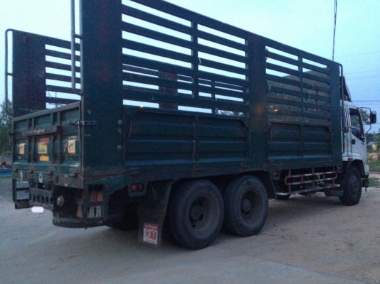 รถบรรทุก 10ล้อยี่ห้อ ISUZU รุ่น FVM33N2 200 แรงม้า  ปี2546 เอกสารเล่มทะเบียนพร้อมโอน