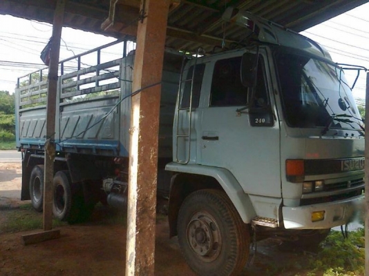 รถอิซูซุ 10 ล้อดั้ม FXZ 195 แรงม้า  สนใจติดต่อ 081 - 6079515