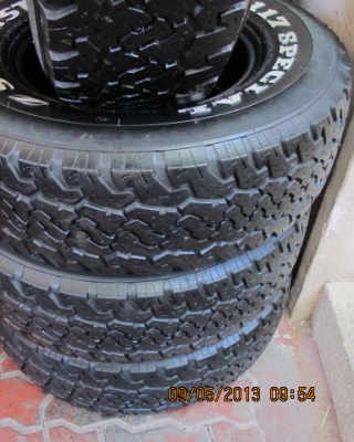 ขายยาง  AT  235 x 75 x 15...........สวยๆ เชิญครับ