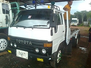 ขายรถ 6 ล้อพื้นเรียบ TOYOTA DAINA เครื่อง 4BE1 110 แรงม้า คัสซี TA3H4-104582 กระบะกว้าง 1.90 เมตรยาว 4.40 เมตร ยางใหม่ทุกเส้น ราคา 260000