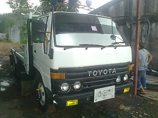ขายรถ 6 ล้อพื้นเรียบ TOYOTA DAINA เครื่อง 4BE1 110 แรงม้า คัสซี TA3H4-104582 กระบะกว้าง 1.90 เมตรยาว 4.40 เมตร ยางใหม่ทุกเส้น ราคา 260000