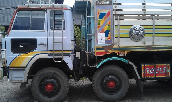 ขายรถ12ล้อดั๊มเครื่อง300กว่าแรงพร้อมใช้งาน